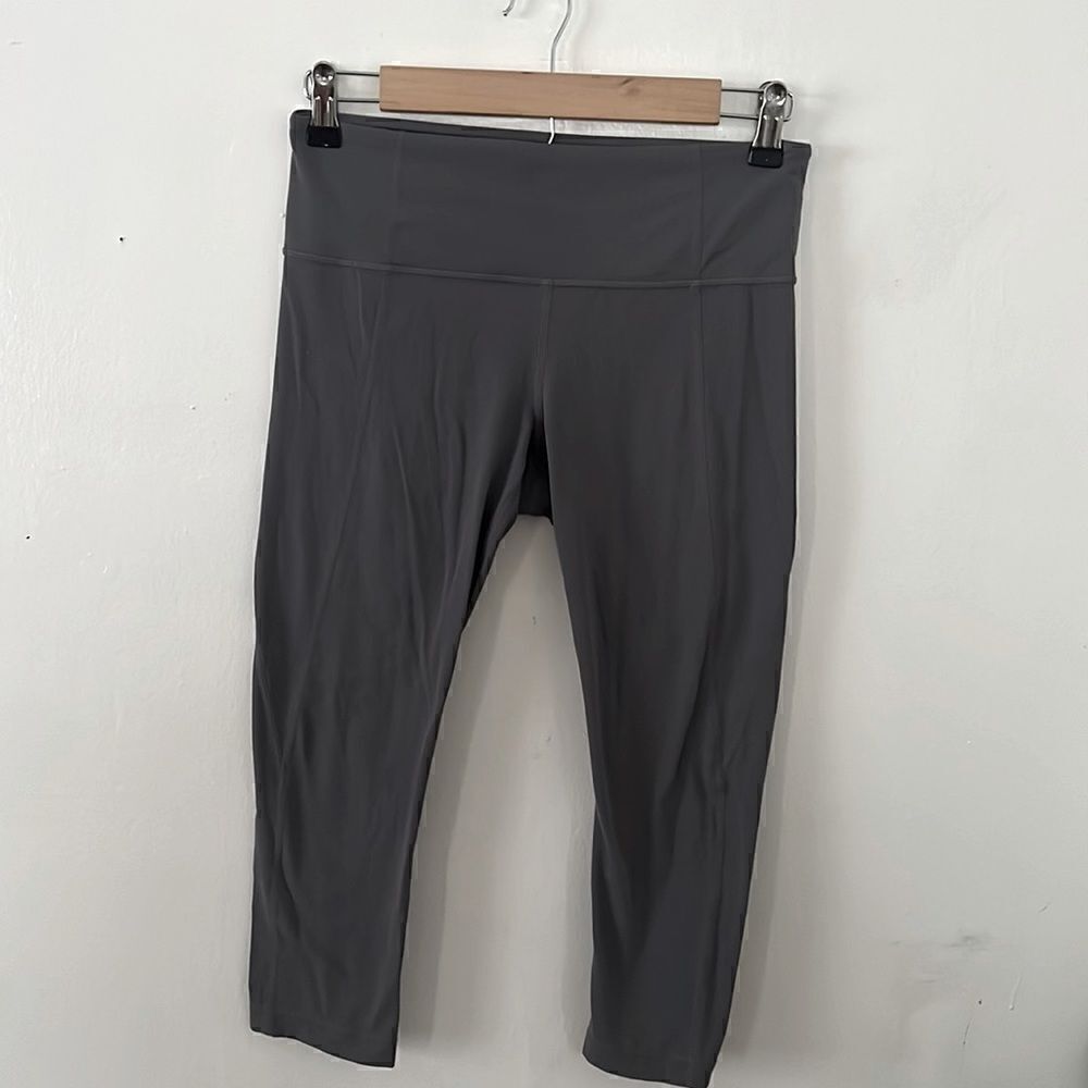 ATHLETA Capri leggings EUC  